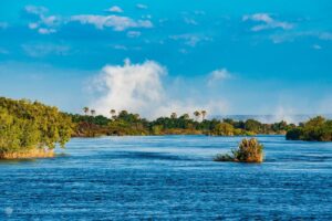 cataratas-victoria-zimbabue-zambia-zambeze-nevoa-rio