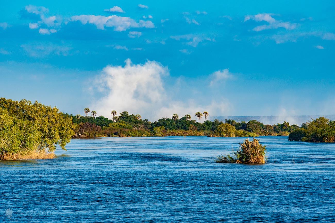 cataratas-victoria-zimbabue-zambia-zambeze-nevoa-rio