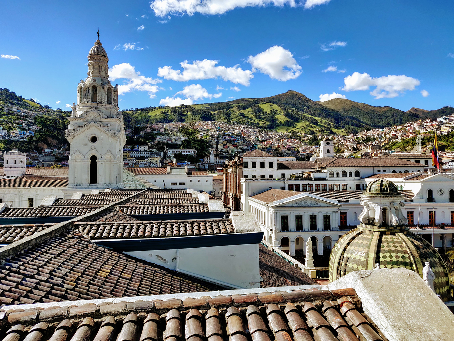 mauricio-munoz-EOFUPSOYApc-unsplash